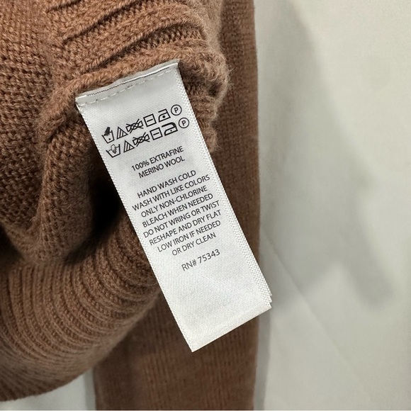 Halston 100% Merino Wool Knit Relaxed Fit Crewneck Sweater in Brown - Picture 8 of 8